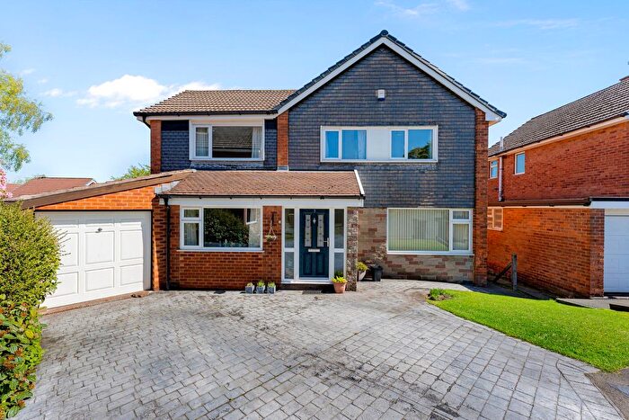 4 Bedroom Detached House For Sale In Thirlspot Close, Bolton, BL1