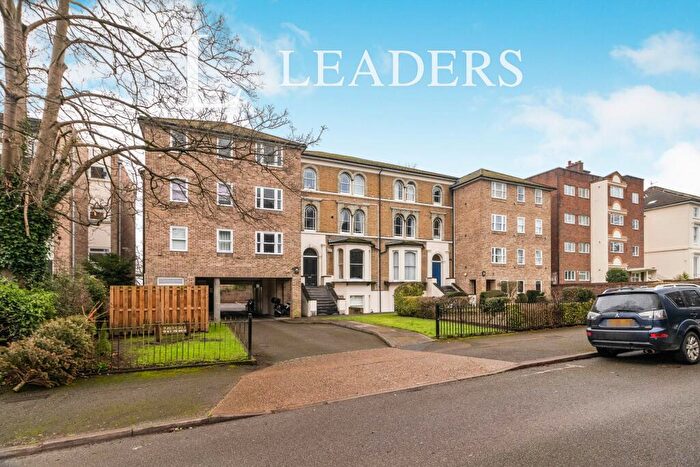 Studio To Rent In Wren Court, The Avenue, Surbiton, KT5