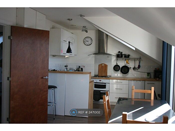 1 Bedroom Flat To Rent In West Wycombe Road, High Wycombe, HP11