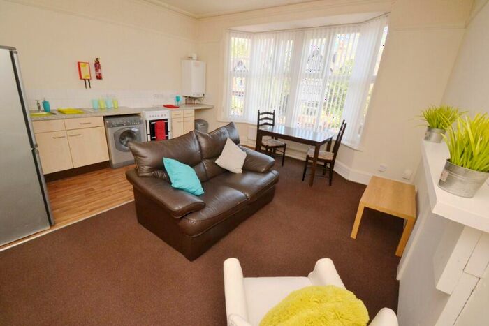 2 Bedroom Flat To Rent In Musters Road, West Bridgford, NG2