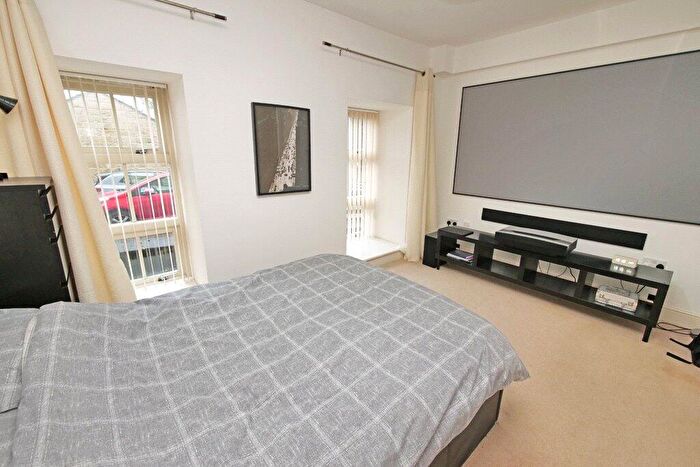 1 Bedroom Apartment For Sale In Woodlands Mill, Steeton, BD20