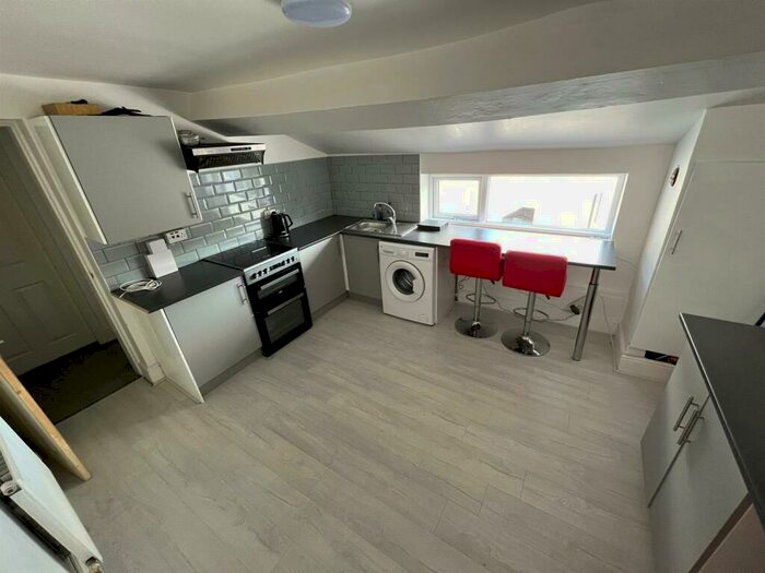 1 Bedroom Flat To Rent In B High Street, Neston, CH64