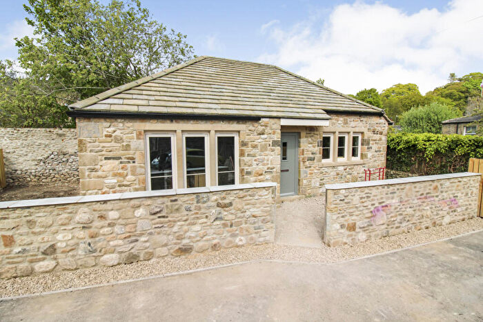 2 Bedroom Bungalow For Sale In Old Masons Yard, Clapham, Lancaster, North Yorkshire, LA2