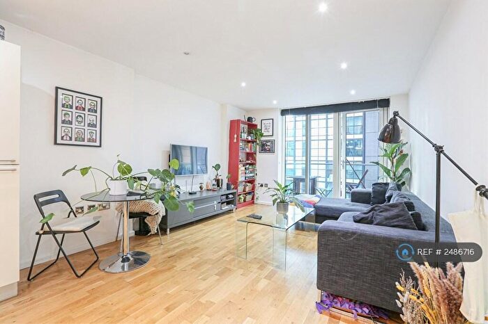 2 Bedroom Flat To Rent In Millharbour, London, E14