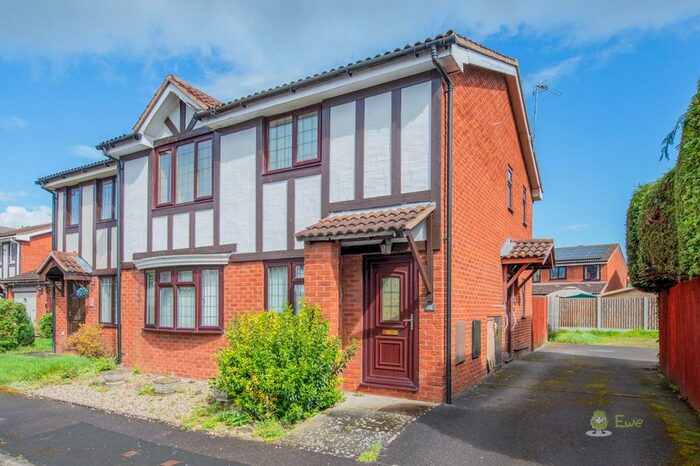 2 Bedroom Maisonette For Sale In Lingen Close, Shrewsbury, SY1