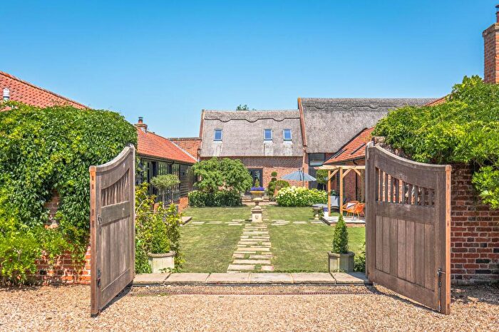 4 Bedroom Barn Conversion For Sale In Exquisitely Renovated Barn Conversion In South Walsham, NR13