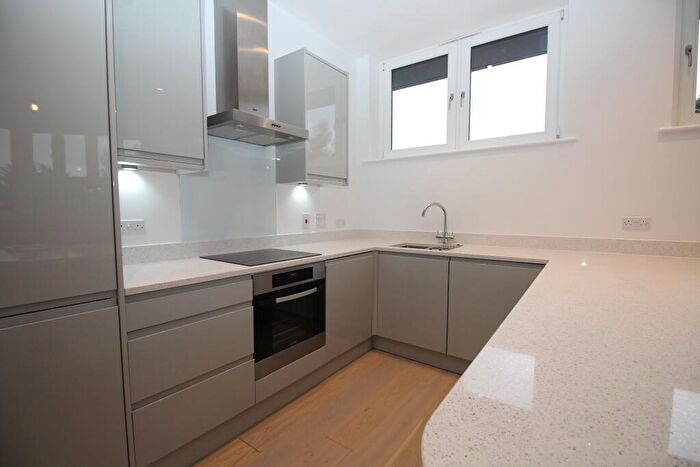 2 Bedroom Apartment To Rent In The Grove, Bath Road, Maidenhead, SL6