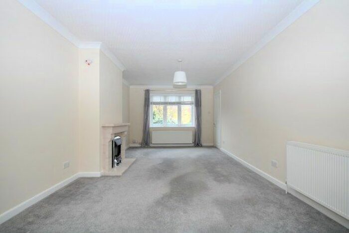 2 Bedroom Bungalow To Rent In Croham Valley Road, South Croydon, CR2