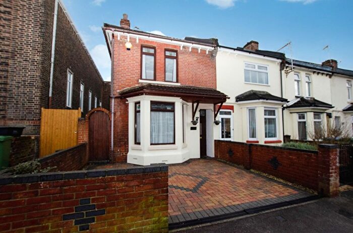 3 Bedroom End Terrace House For Sale In Manor Road North, Southampton, SO19