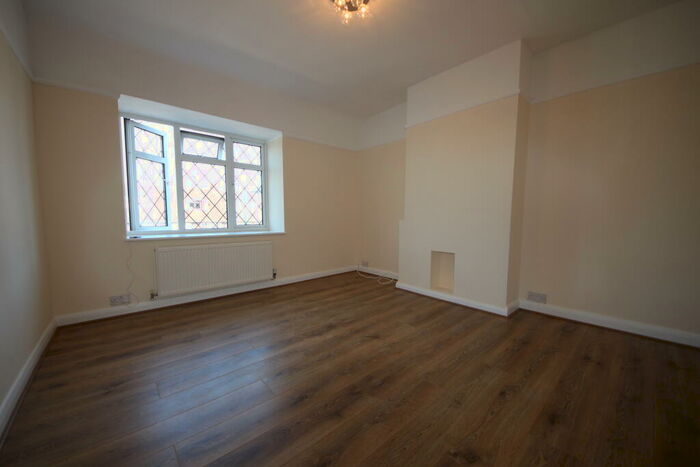 2 Bedroom Flat To Rent In Ham Parade - North Kingston, KT2