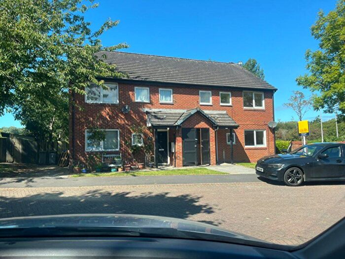 4 Bedroom Semi Detached House To Rent In Irvine Close, FY2