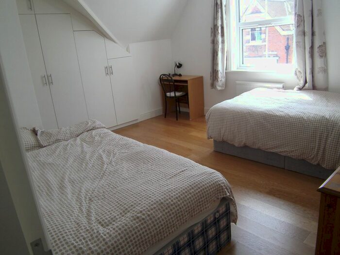 3 Bedroom Flat To Rent In Very Near Bond Street Area, Ealing Broadway, W5