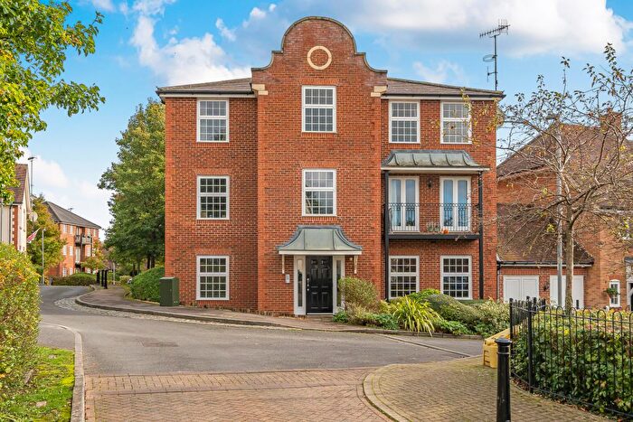 2 Bedroom Flat To Rent In Copperfields, High Wycombe, HP12
