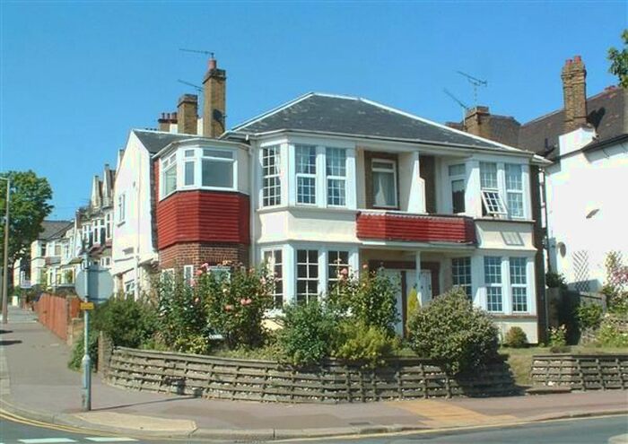2 Bedroom Flat To Rent In Grand Parade, Leigh-On-Sea, SS9