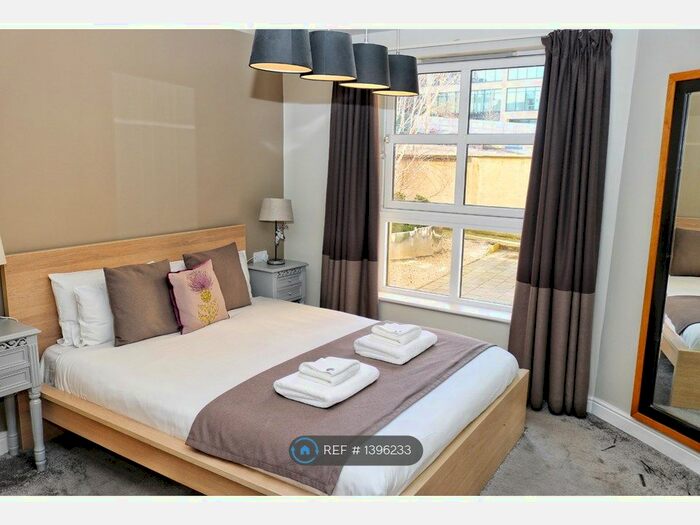 2 Bedroom Flat To Rent In Old Tolbooth Wynd, Edinburgh, EH8