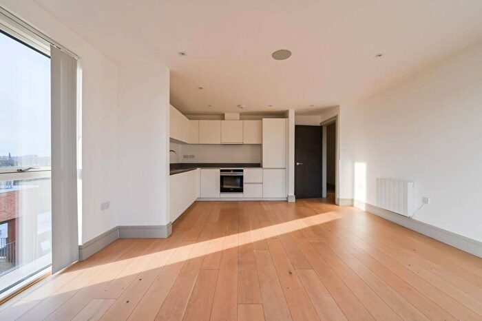 3 Bedroom Flat To Rent In Zenith House, Lawrence Road, Tottenham, London, N15