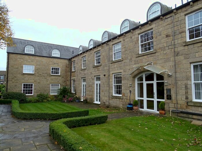 2 Bedroom Flat To Rent In Oxford Court Apartments, Oxford Road, Leeds, West Yorkshire LS20