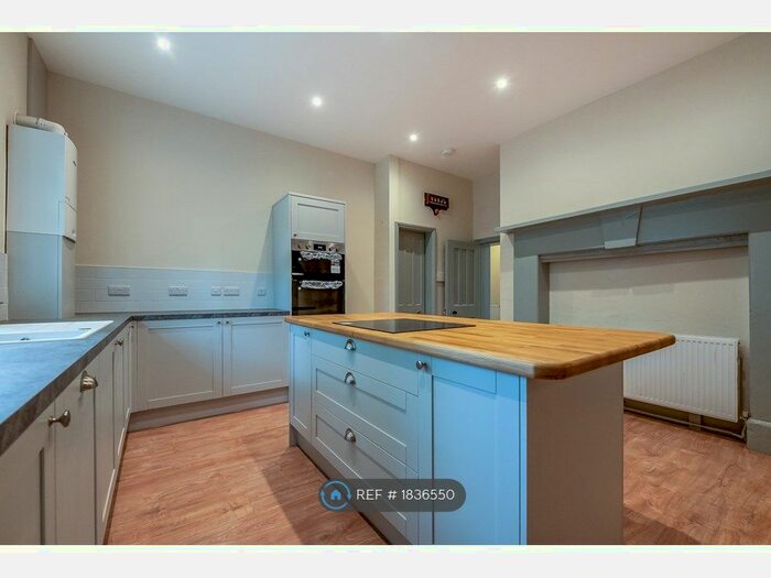3 Bedroom Flat To Rent In Chatsworth House, Malvern, WR14