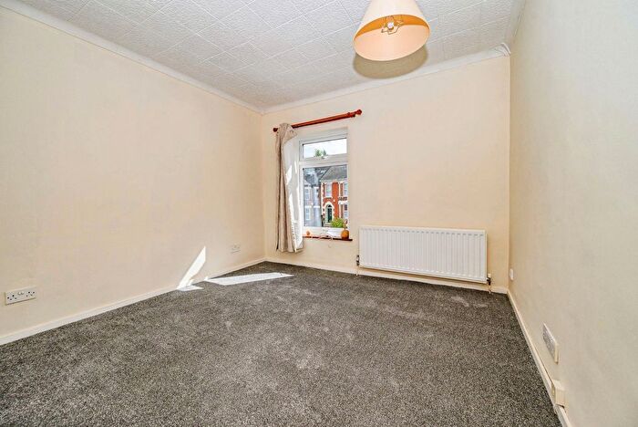 3 Bedroom End Of Terrace House For Sale In West Street, Dunstable, Bedfordshire, LU6