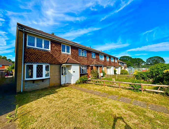 3 Bedroom End Of Terrace House For Sale In Slyfield Green, Guildford, GU1
