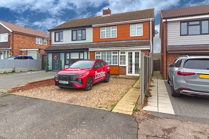 3 Bedroom Semi-Detached House To Rent In Roche Gardens, Bletchley, Milton Keynes, MK3