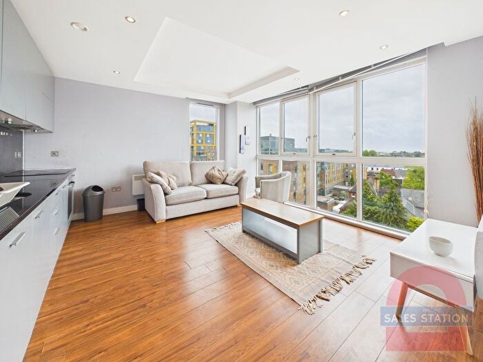 2 Bedroom Flat For Sale In Newport Road, Roath, Cardiff, CF24
