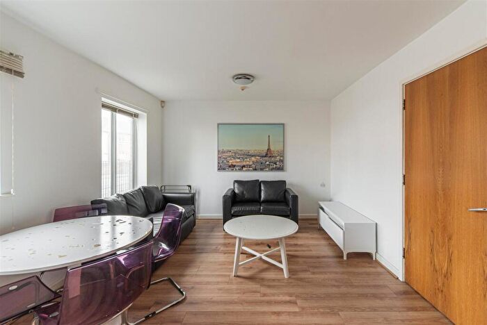 4 Bedroom Flat To Rent In New Mills, Monday Crescent, Newcastle Upon Tyne, NE4