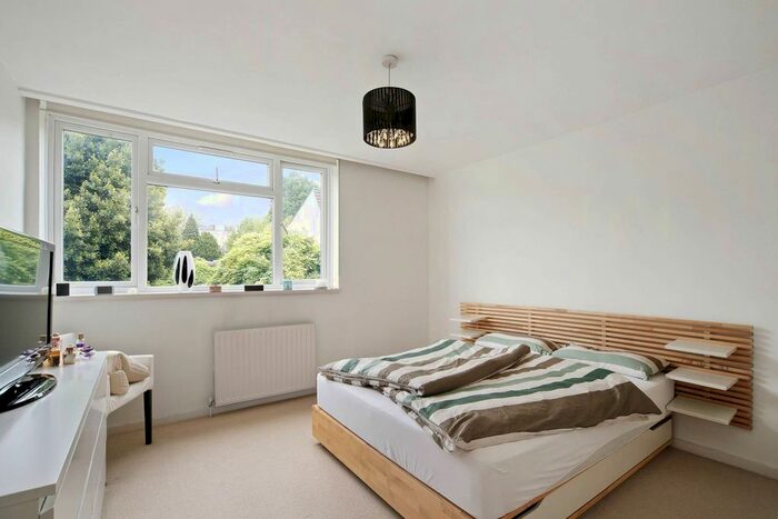 2 Bedroom Property To Rent In Winchelsea Close, West Putney, London, SW15