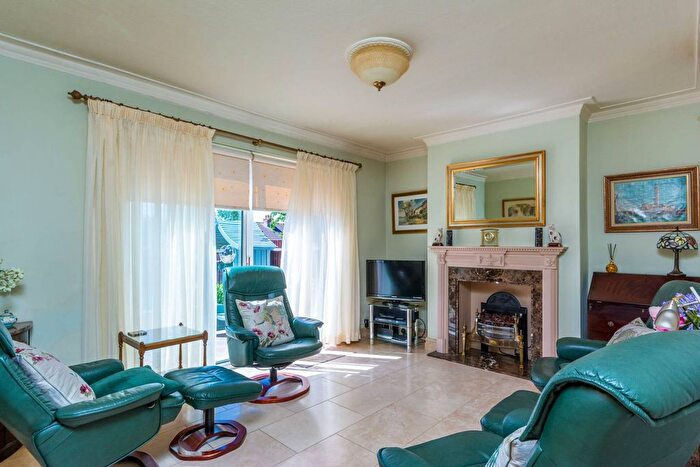 3 Bedroom Semi-Detached House To Rent In Noel Road, Acton, London, W3