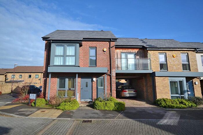 3 Bedroom End Of Terrace House For Sale In Pixel Way, Oakgrove, Milton Keynes, Buckinghamshire, MK10