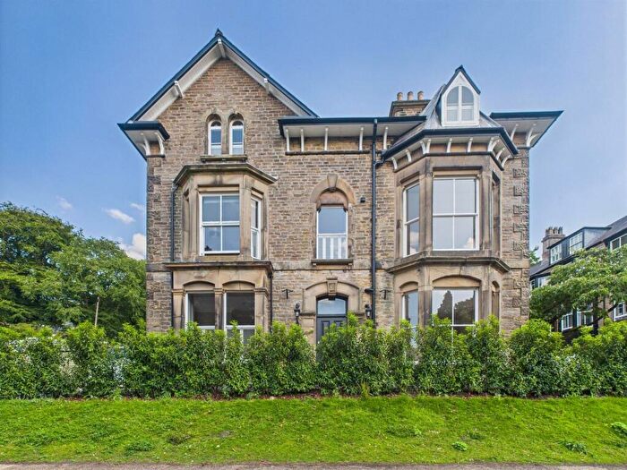2 Bedroom Flat For Sale In Broad Walk, Buxton, SK17