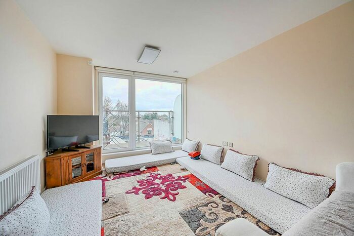2 Bedroom Flat To Rent In Trs Apartments, Southall, UB2