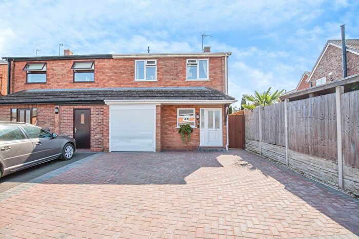 3 Bedroom Semi-Detached House For Sale In Nursery Road, Atherstone, CV9