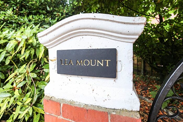 2 Bedroom Flat For Sale In Lea Road, Heaton Moor, Stockport, SK4