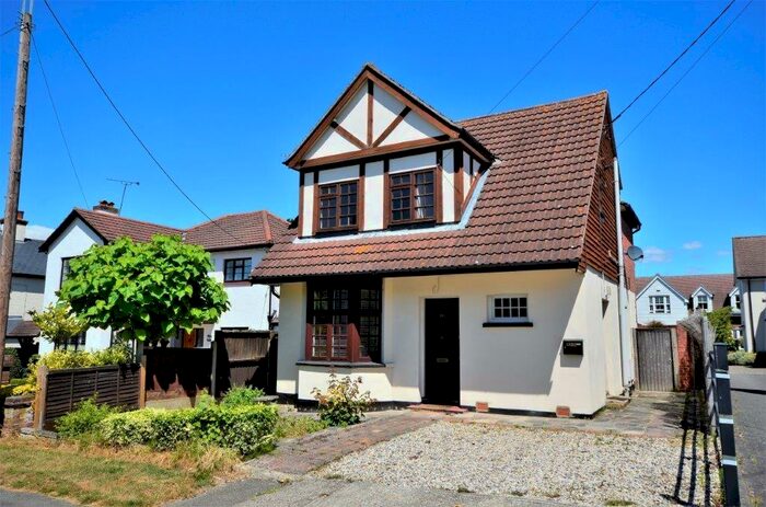 2 Bedroom Maisonette To Rent In Station Road, Billericay, Essex, CM12