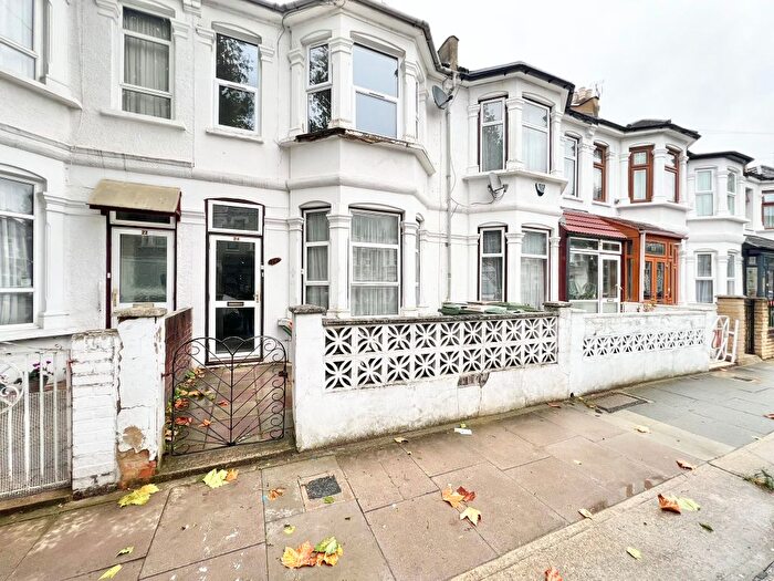 1 Bedroom Flat To Rent In Byron Avenue, London, E12