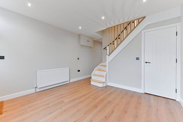 2 Bedroom Terraced House For Sale In Elmers Road, Norwood, London, SE25