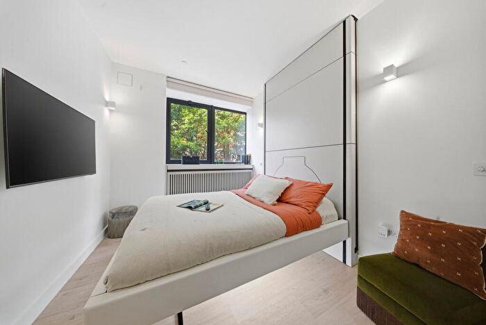 Studio To Rent In Lowlands Road, Harrow, HA1