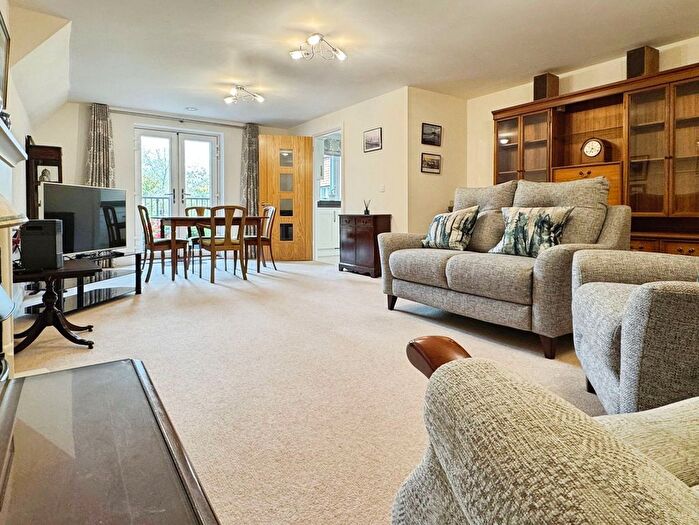2 Bedroom Flat For Sale In Granham Close, Marlborough, SN8