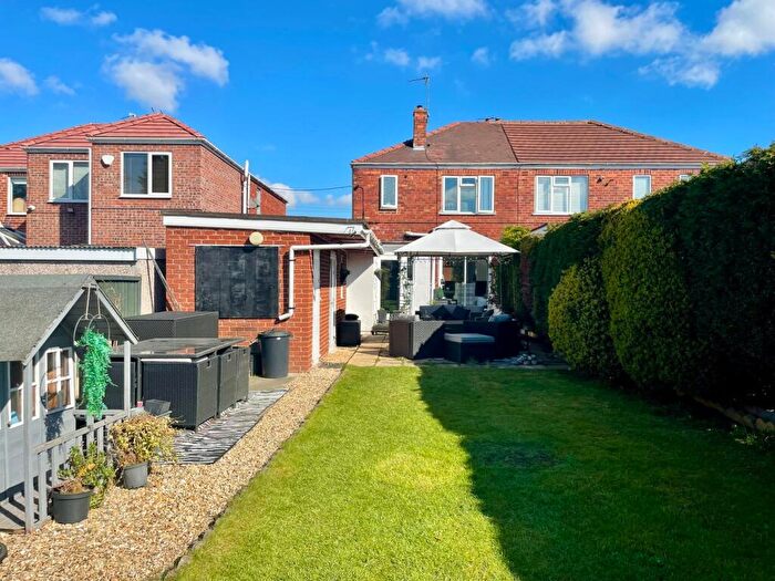 3 Bedroom Semi-Detached House For Sale In Grange Avenue, Bawtry, Doncaster, DN10