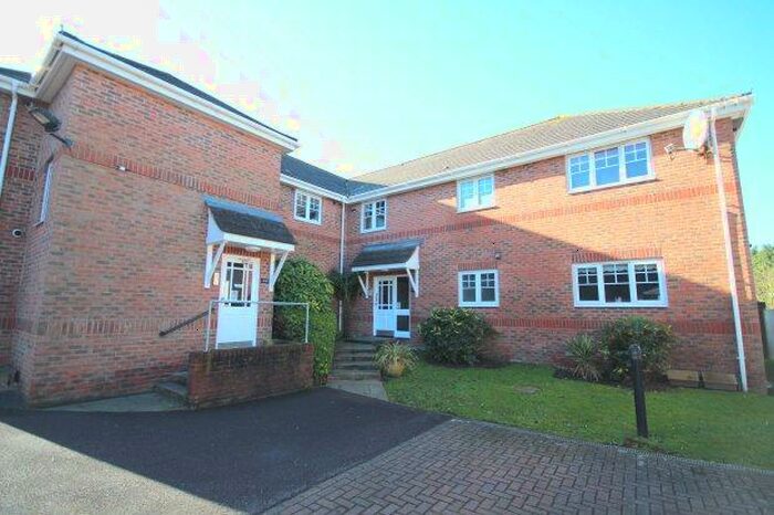 1 Bedroom Flat To Rent In Forest Lodge, Horsham, RH12