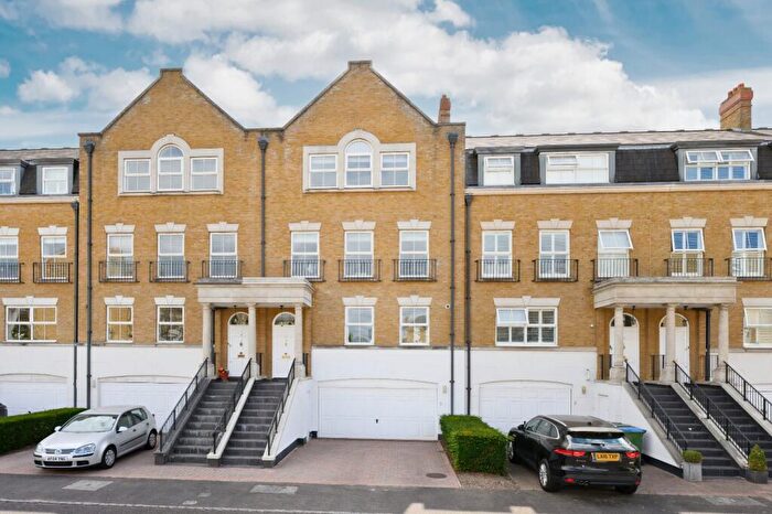 4 Bedroom Terraced House To Rent In Clearwater Place, Surbiton, United Kingdom, KT6