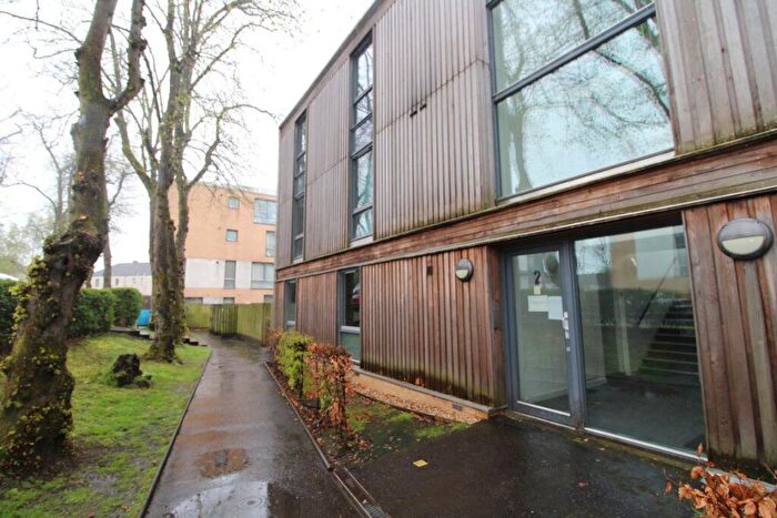 2 Bedroom Flat To Rent In Brabloch Park, Paisley, PA3