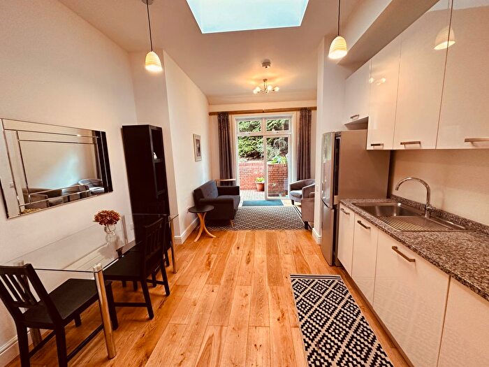 3 Bedroom Flat To Rent In Whitehall Park, London, N19