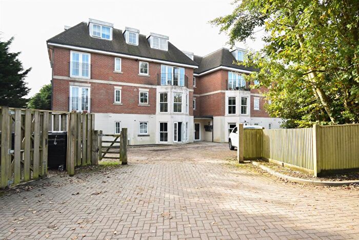 2 Bedroom Flat To Rent In The Ridge, Hastings, TN34