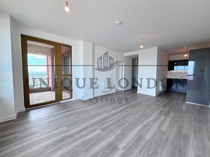 1 Bedroom Flat To Rent In Vista Heights, Ilderton Road, Bermondsey, SE15