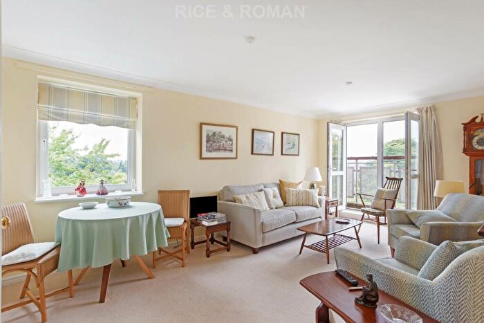 2 Bedroom Retirement Property For Sale In Connaught Court, Windsor, SL4