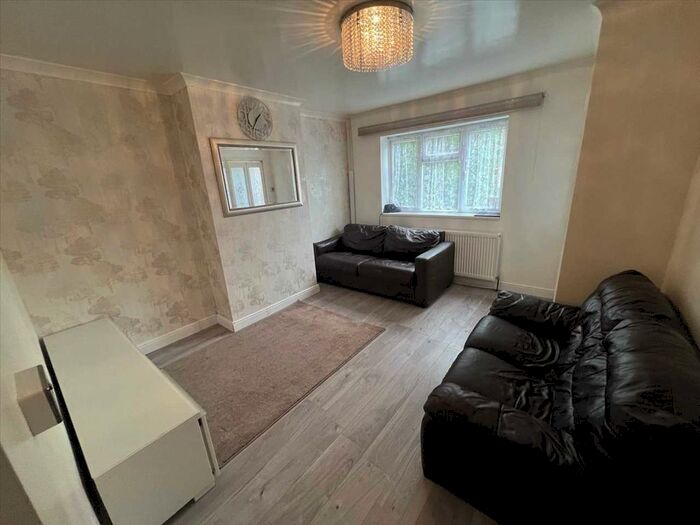 2 Bedroom Property To Rent In Ashmore Road, Reading, RG2