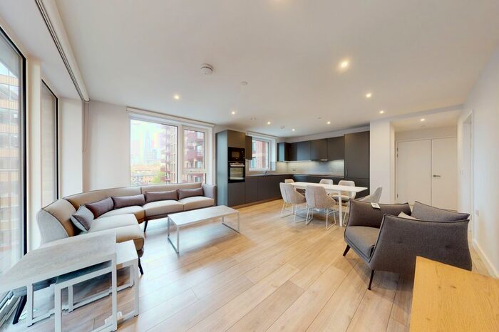 3 Bedroom Flat To Rent In Chatteris Way, London, SE17