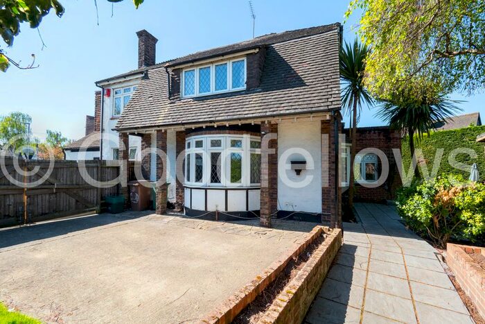 3 Bedroom Detached House To Rent In Croydon Road, Wallington, SM6
